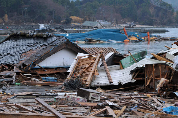 津波は屋根よりも高くまで来て、ものすごい力で家を壊したんだ。